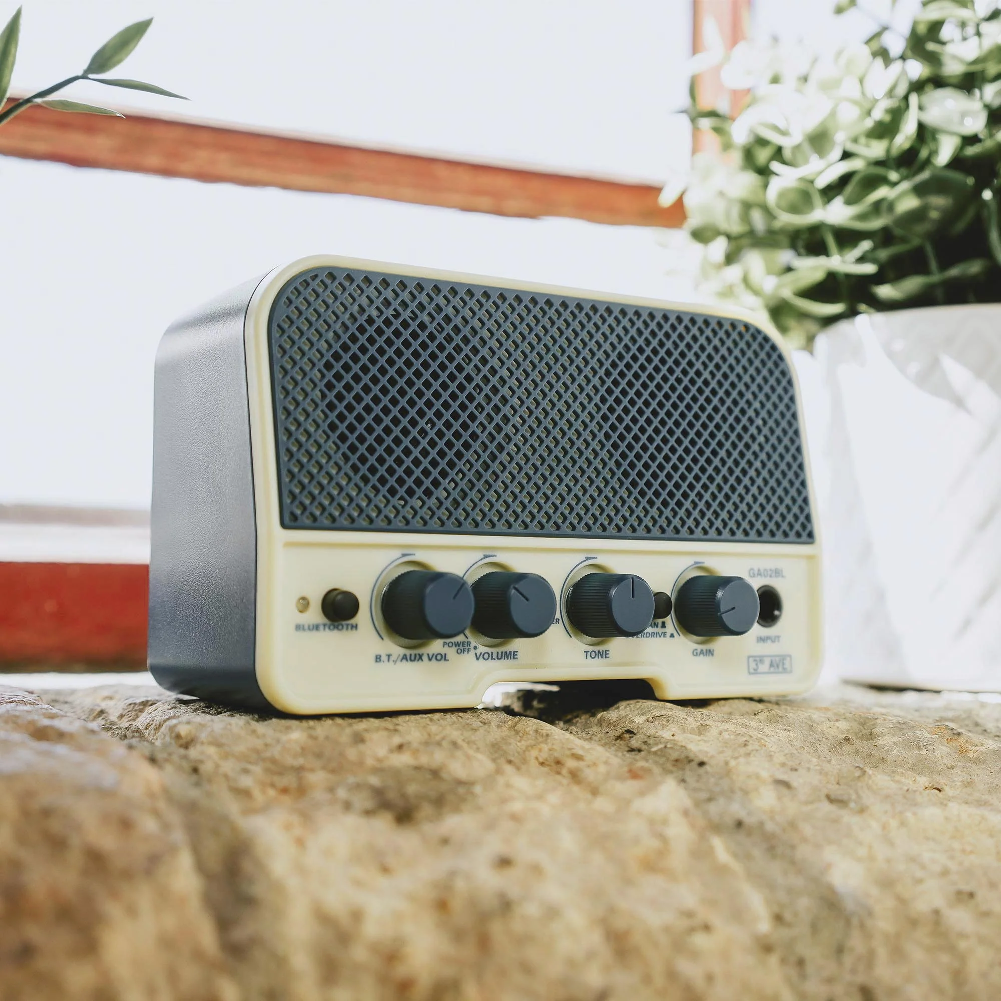 3rd Avenue 5W Mini Guitar Amplifier and Bluetooth Speaker - Space Blue and Cream - Image 5