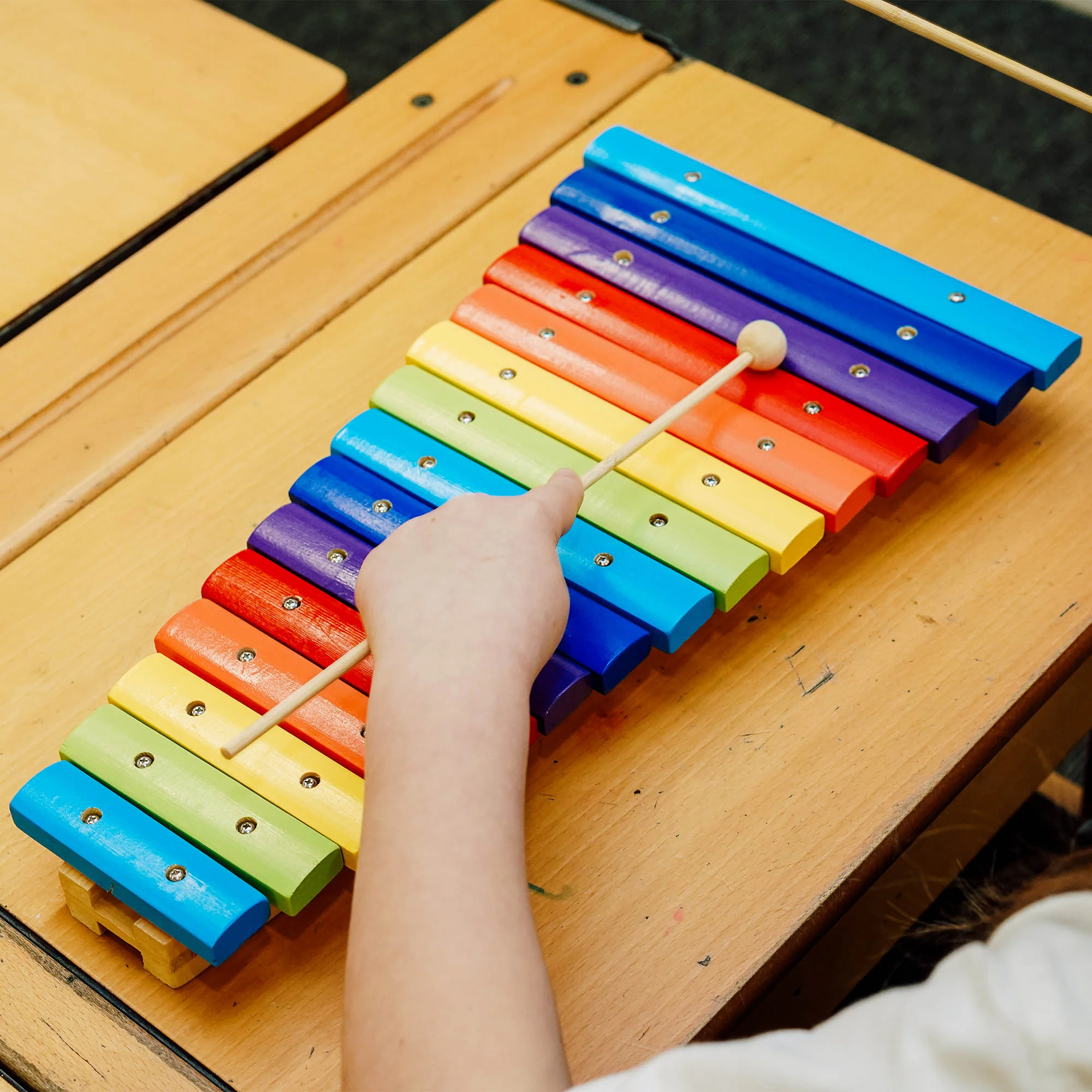 A-Star 15 Note Rainbow Xylophone with Beaters - Image 5