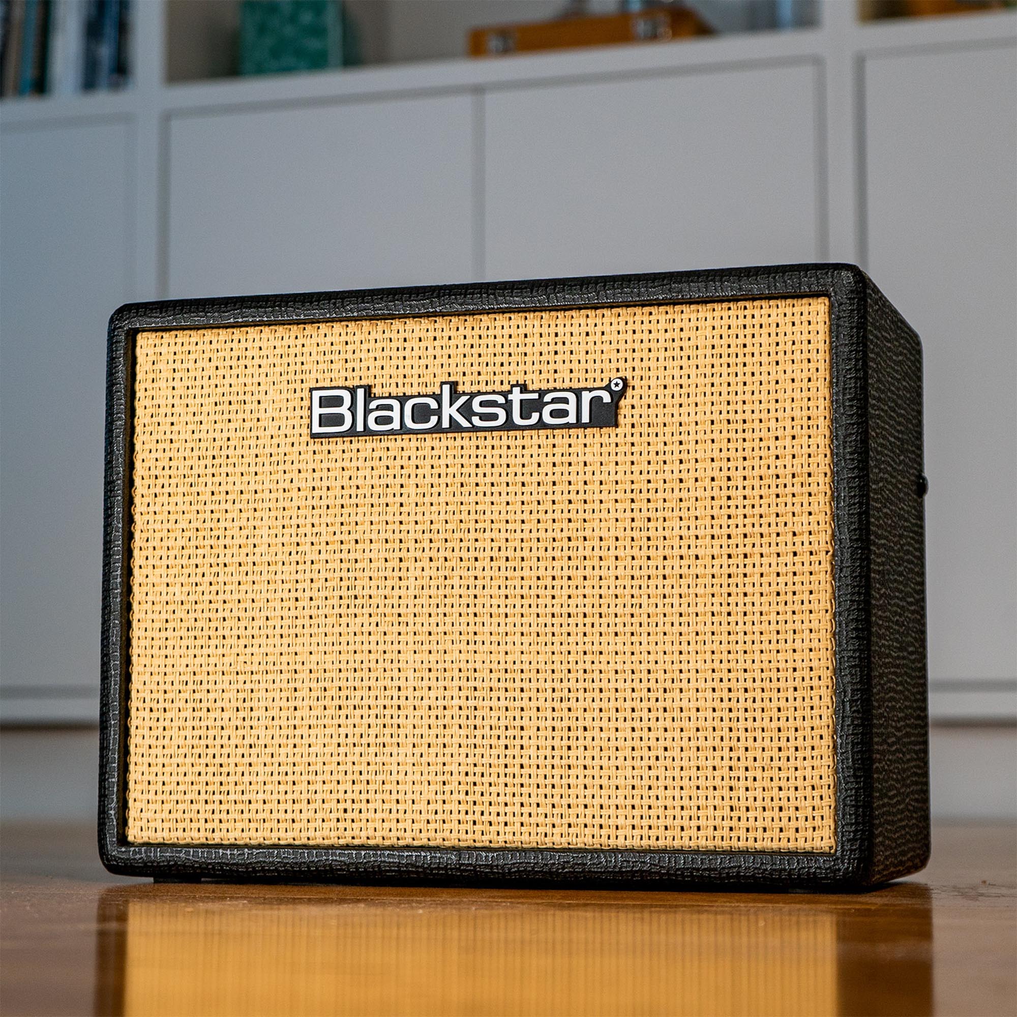 Blackstar Debut 15E Combo Guitar Amplifier Black - Image 6