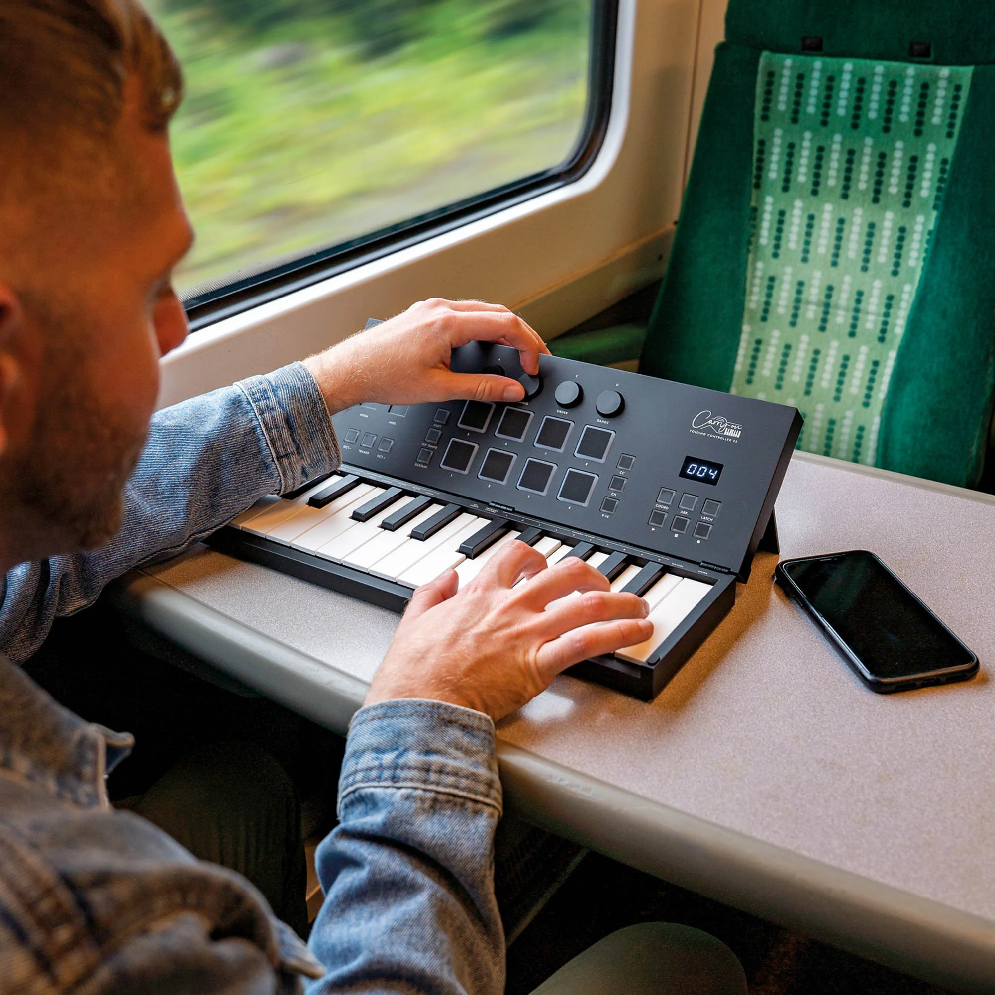Carry-On 25 Key Folding MIDI Controller - Image 5