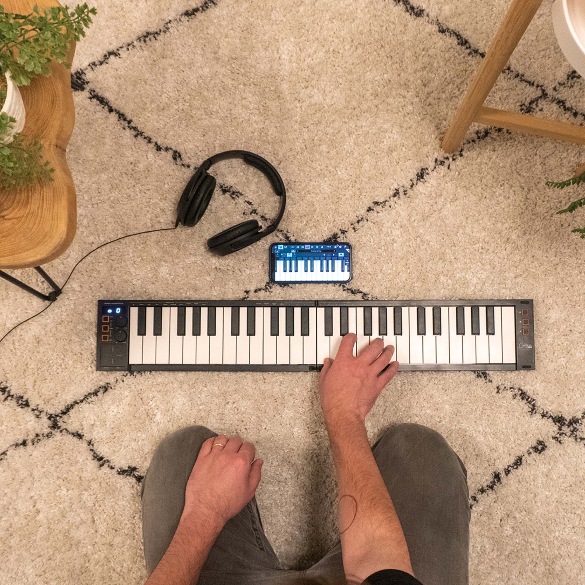Carry-On 49 Key Folding MIDI Controller - Image 6