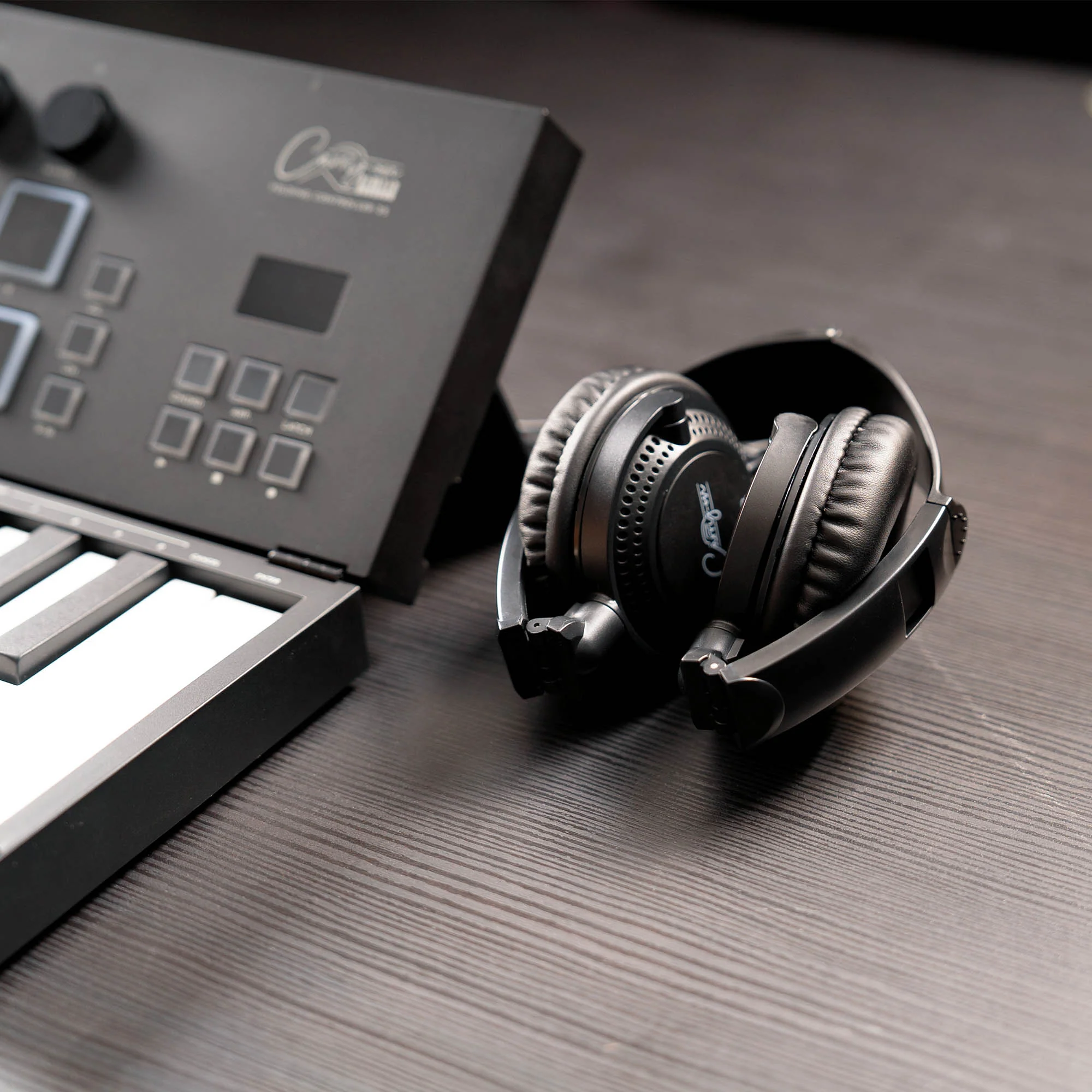 Carry-On FH-50 Folding Headphones - Image 4