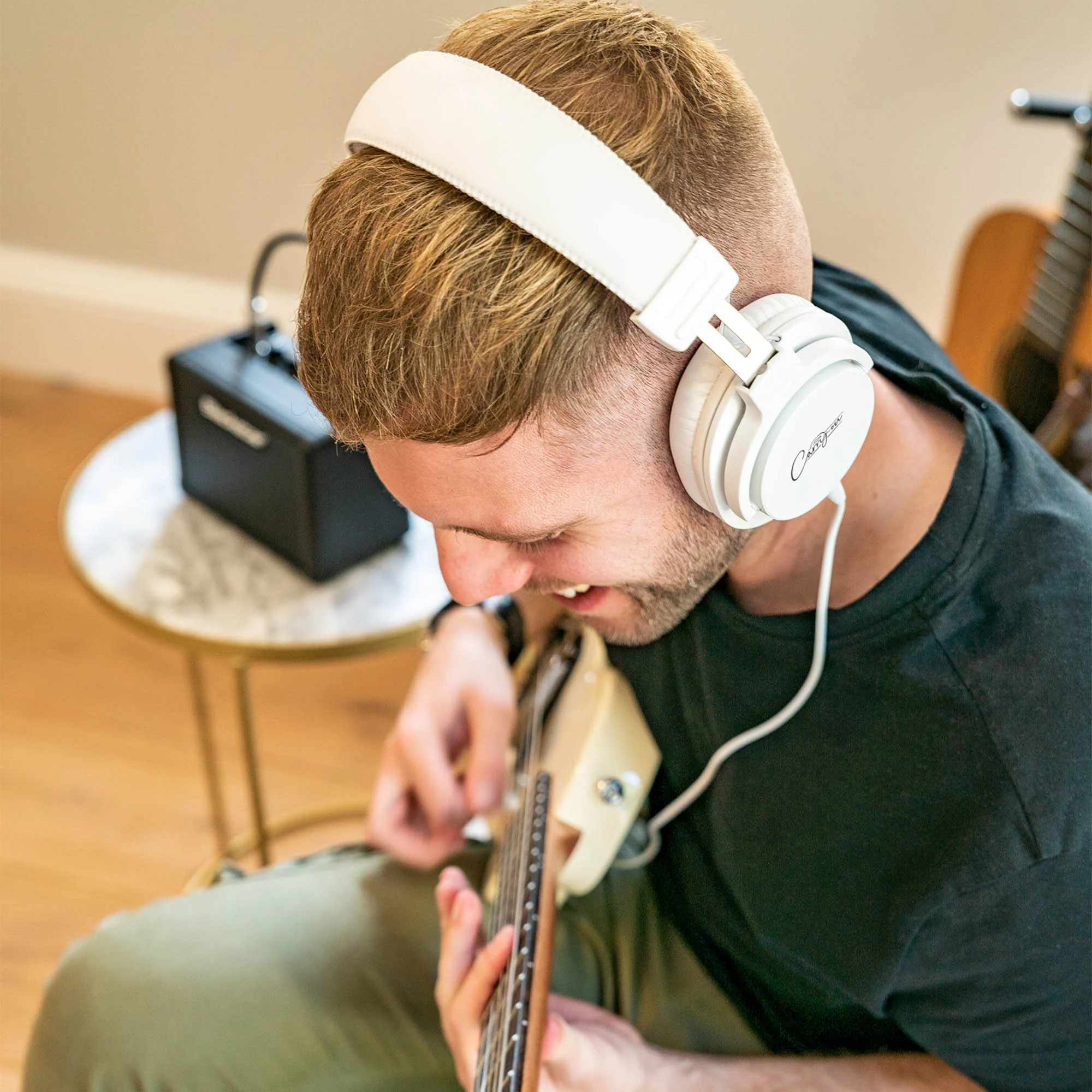 Carry-On SH-100 Folding Headphones - Image 10