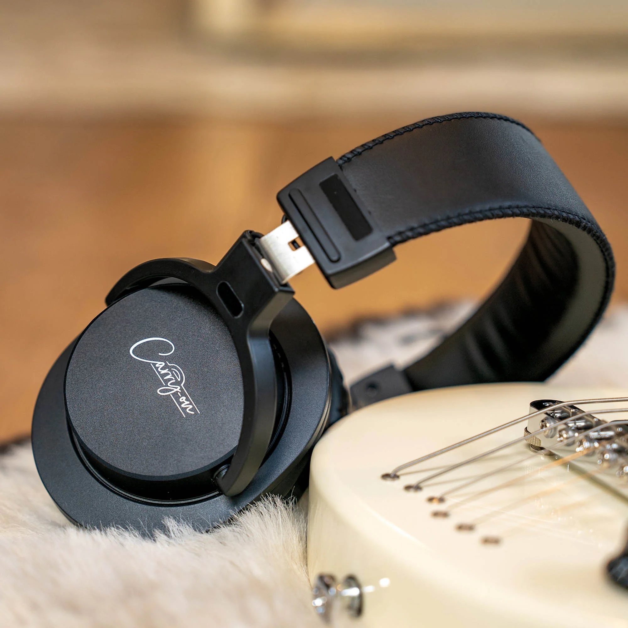 Carry-On SH-100 Folding Headphones - Image 5
