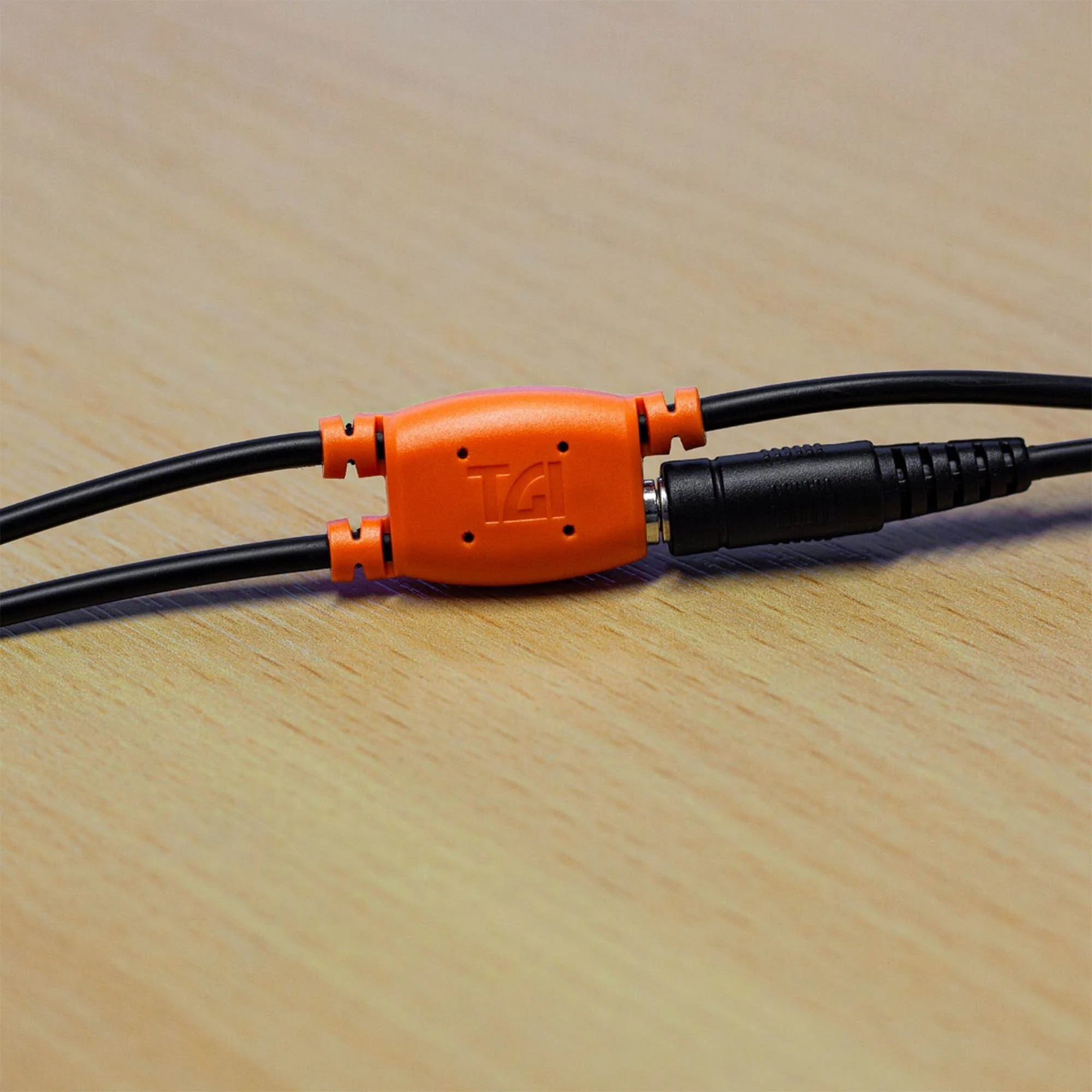 TGI SoundShare Education Classroom Headphones with Sharing Connector - Image 4